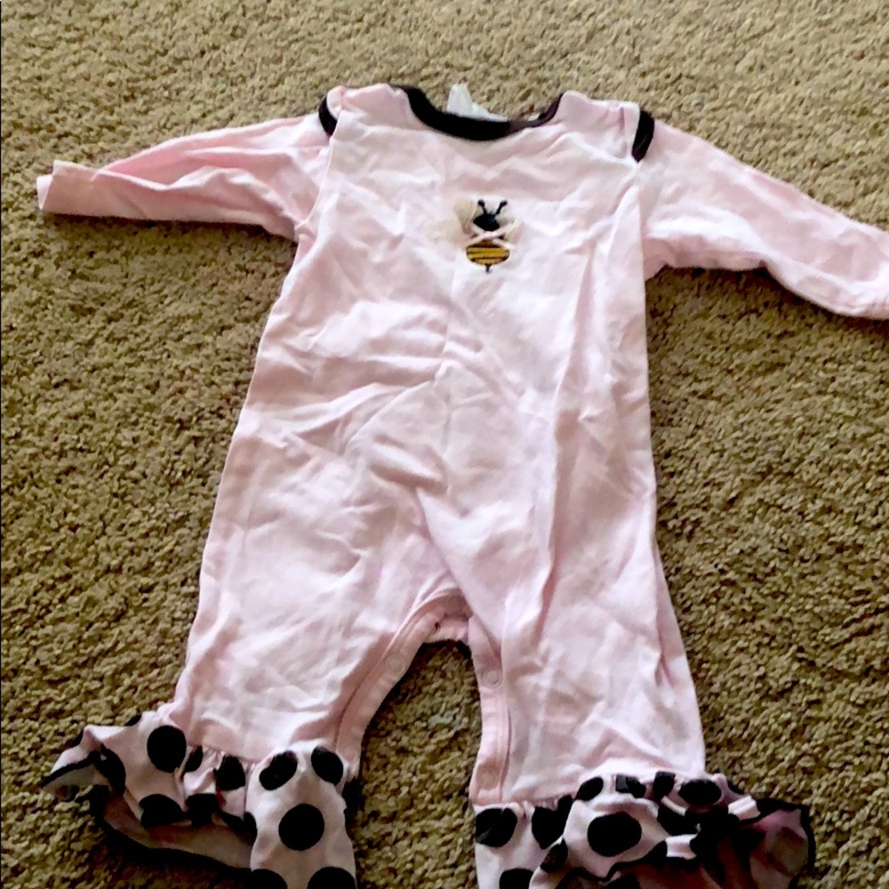 A one piece outfit - Picture 1 of 2